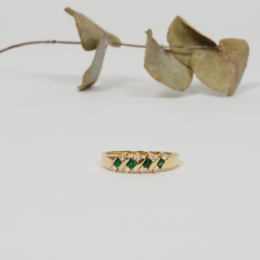 OH ELLIOT. 18K - Smaragd - Diamant