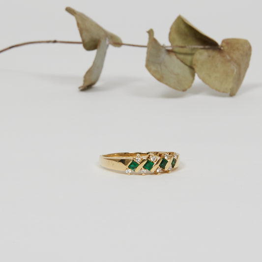 OH ELLIOT. 18K - Smaragd - Diamant