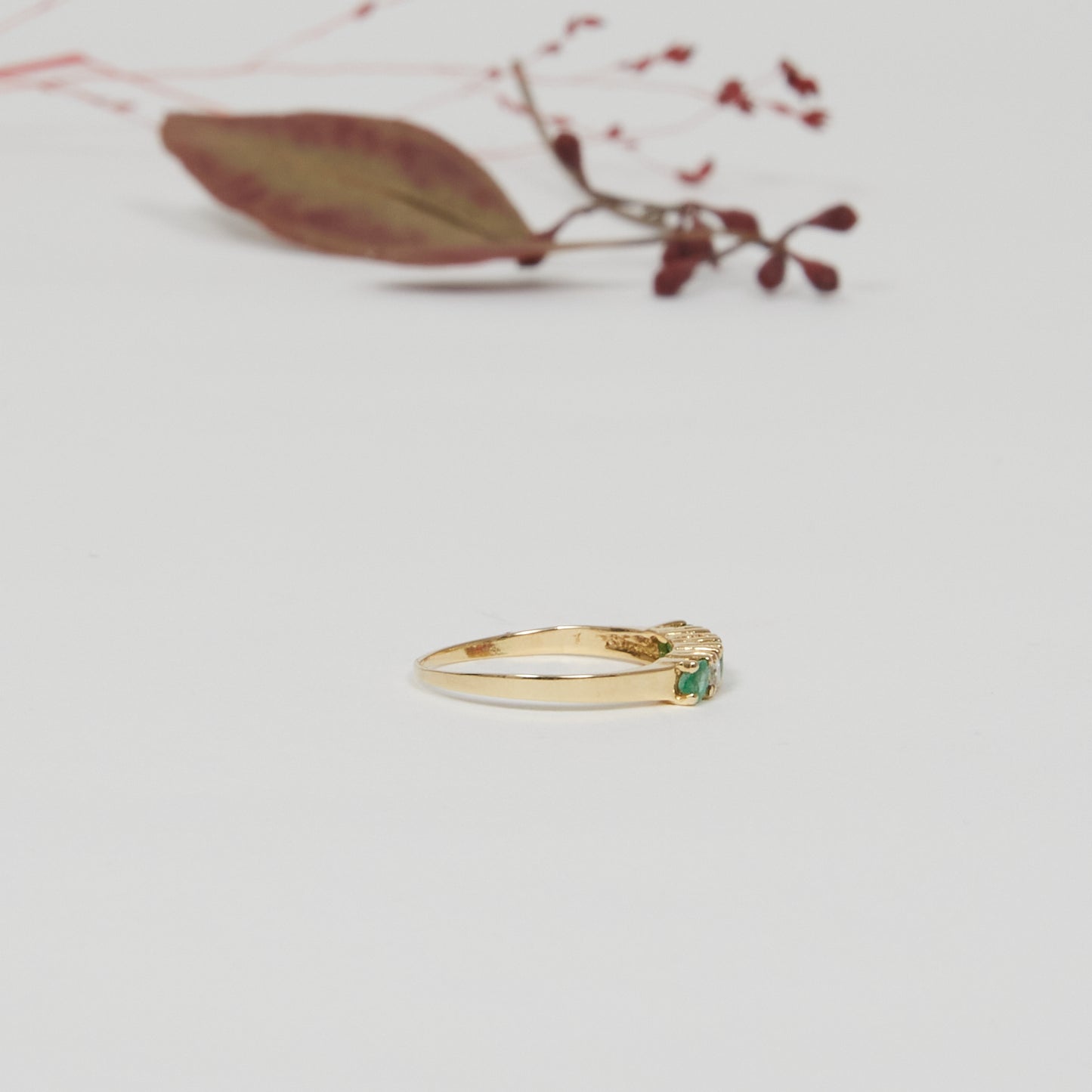 OH NILA. 14K - Smaragd - Diamant